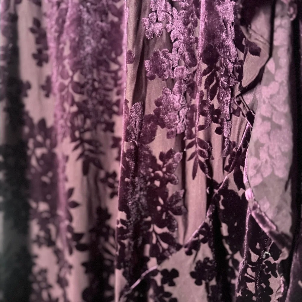 Elegant Purple Floral Velvet Dress - Picture 2 of 3